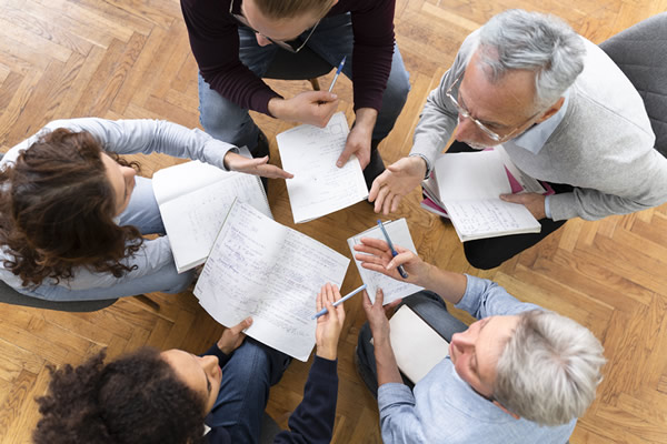 Securely and effortlessly manage your governors’ minutes